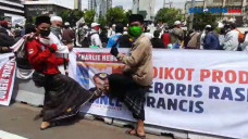 Pengujuk Rasa di Depan...