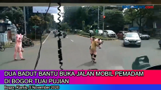 Dua Badut Bantu Buka...
