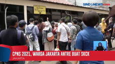 Ratusan Warga Antre...