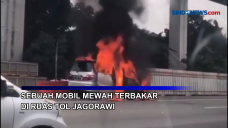 Sebuah Mobil Mewah Terbakar...