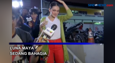 Luna Maya Sedang Bahagia...
