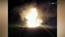 Minibus Ludes Terbakar...
