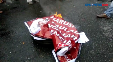Bakar Baliho, Aksi Massa...