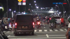Polisi Bubarkan Aksi...