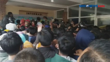Antrian E KTP Ricuh