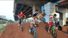 Demam Gowes, Warga Bangun...