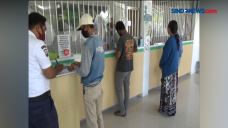 Terhimpit Ekonomi, Warga...