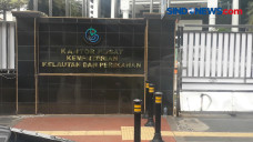 KPK Geledah Kantor Menteri...