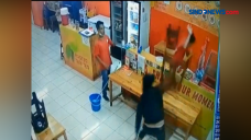 Toko Makanan Cepat Saji...