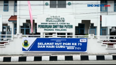 130 Santri Diniyah Putri...