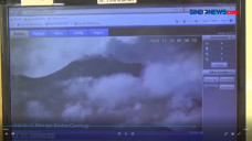 Gunung Merapi Mengeluarkan...