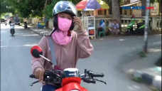 Wanita Ojek Laris Manis...
