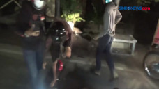 Polisi Bubarkan Aksi...