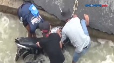 Jembatan Ambruk, Pemotor...