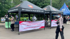Dirikan Tenda, Polisi...