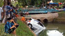 Hilang Kendali, Mobil...