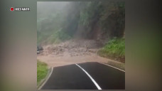 Hujan dengan Intensitas...