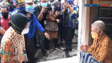 Mensos Risma Kunjungi...