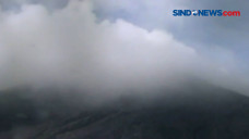 Lava Pijar di Puncak...