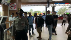 Keluarga Penumpang Sriwijaya...