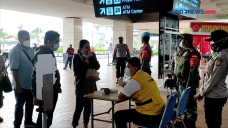 Keluarga Korban Berdatangan...