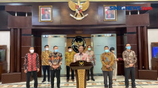 Komnas HAM Serahkan...