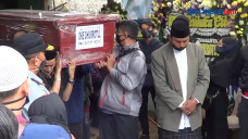 Isak Tangis Warnai Kedatangan...