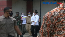 Kunjungi Korban Gempa,...