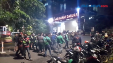 Puluhan Ojol Jemput...