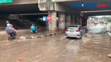 Satu Jam Lumpuh, Akses...
