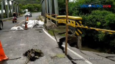 Jembatan Antar Dua Kabupaten...