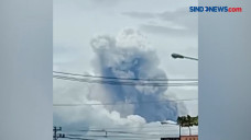 Keluarkan Awan Panas,...
