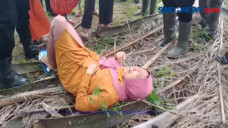 Warga Histeris Menghadang...