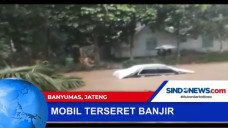 Mobil Terseret Banjir...