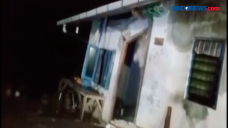 Detik-Detik Rumah Roboh...
