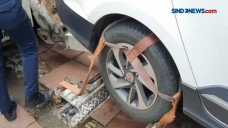 Adu Mulut Pemilik Mobil...