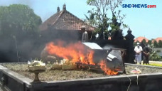 Upacara Ngaben Penari...
