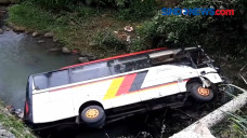 Bus Anggota Pemda Masuk...