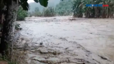 Banjir Bandang Terjang...