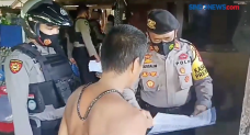 Digerebek Petugas, Penjual...