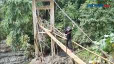 Diterjang Banjir, Jembatan...