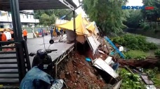 Hujan Lebat, 6 Warung...
