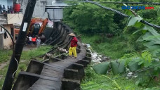 Tanggul Pencegah Banjir...