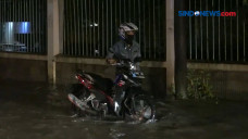 Banjir di Kali Sekretaris...