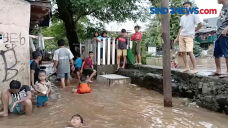 Banjir Jadi Hiburan...