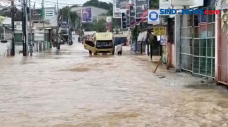 Truk Bermuatan Batako...