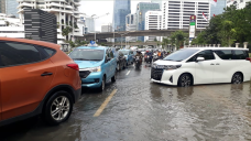 Banjir, Polisi Alihkan...