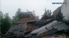 Ratusan Rumah Rusak...