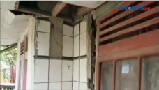 Tanah Bergerak, Ratusan...