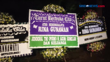 Karangan Bunga penuhi...